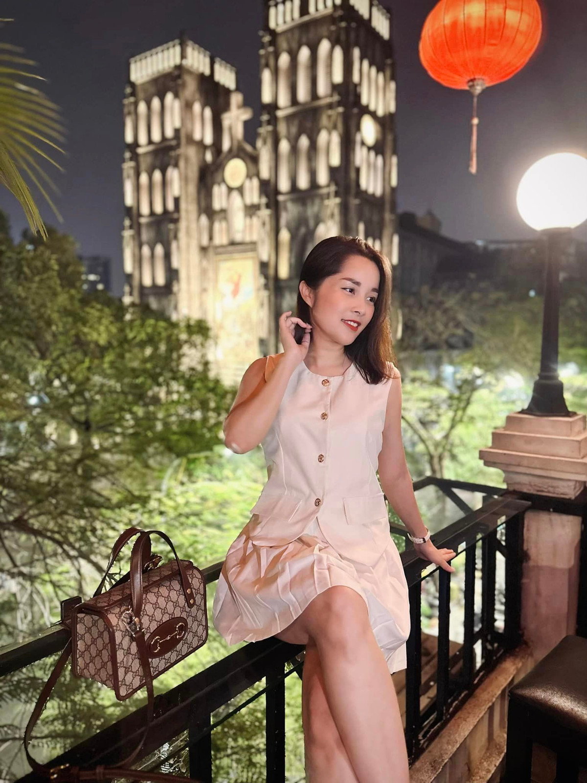 Không chỉ đóng phim, dẫn chương trình, Minh Hương còn là một nghệ sĩ chơi đàn tỳ bà chuyên nghiệp.