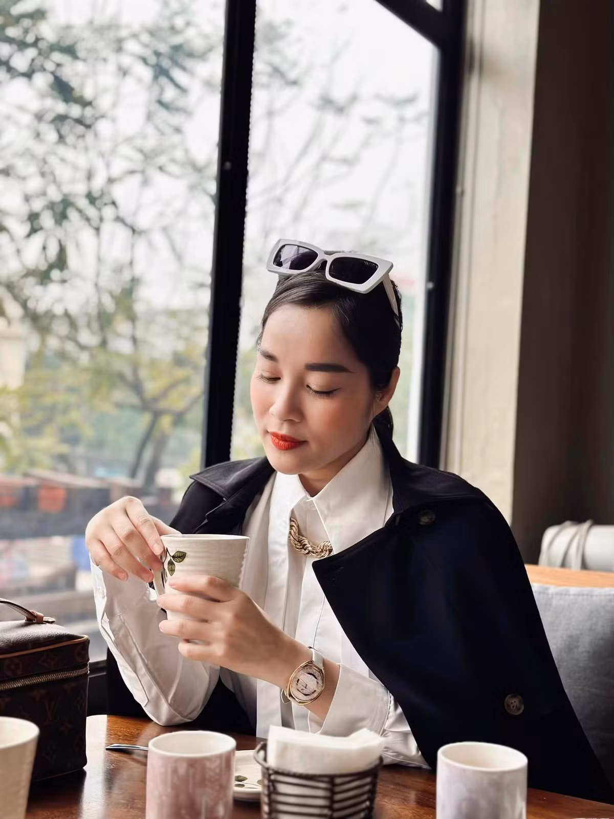 Cô luôn khiến người hâm mộ ngưỡng mộ bởi sự đa tài, bản lĩnh và cuộc sống viên mãn.