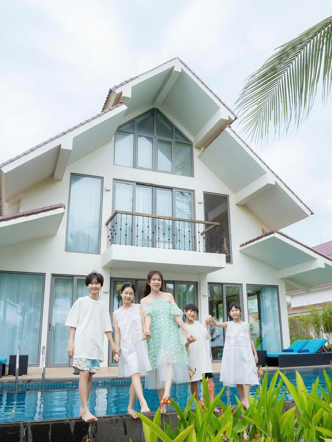 Ngay sau khi đăng tải, loạt ảnh của gia đình Lý Hải và Minh Hà đã nhanh chóng gây sốt.