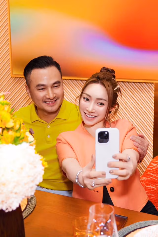 Lý Thùy Chang - vợ diễn viên Chi Bảo hiện đang mang thai lần 2. Dù đang trong thai kỳ nhưng cô vẫn rất chăm chỉ tận hưởng cuộc sống bên gia đình.