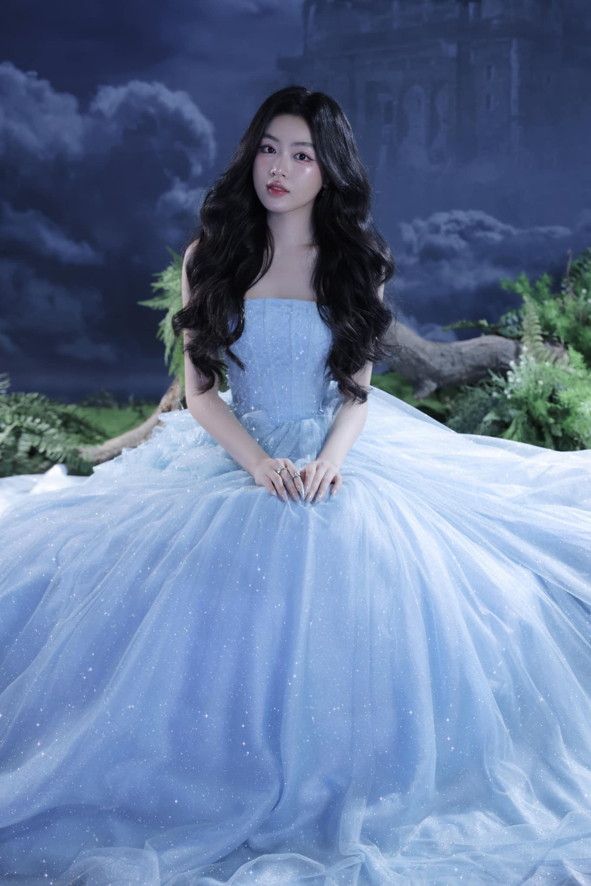 Bộ ảnh sinh nhật tuổi 18 mới đây của Lọ Lem được thực hiện với concept nhẹ nhàng, nữ tính.