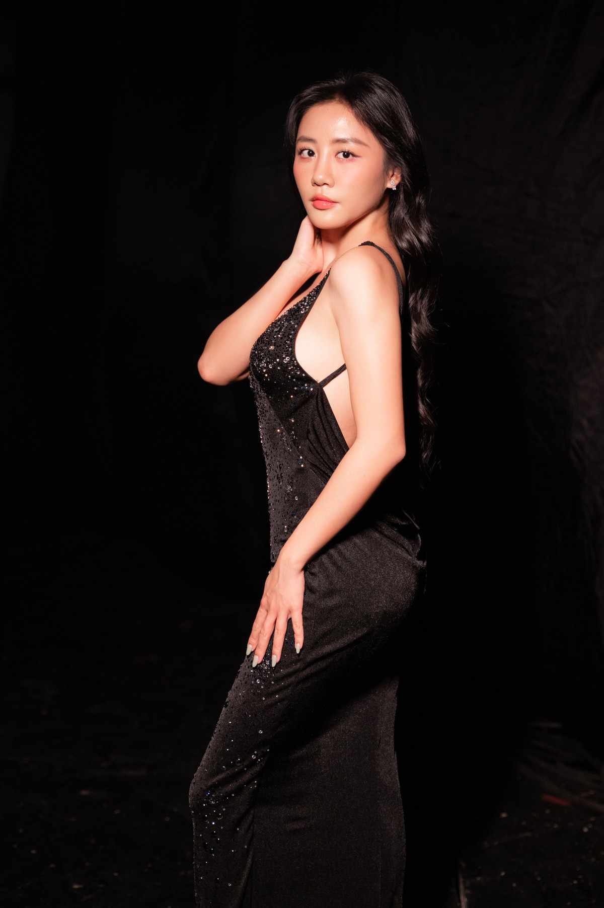 Những năm đầu bước vào showbiz Việt, Văn Mai Hương có vẻ ngoài mũm mĩm, gương mặt bầu bĩnh, đáng yêu. Tuy nhiên, vài năm trở lại đây, cô ngày càng thon gọn, gợi cảm.