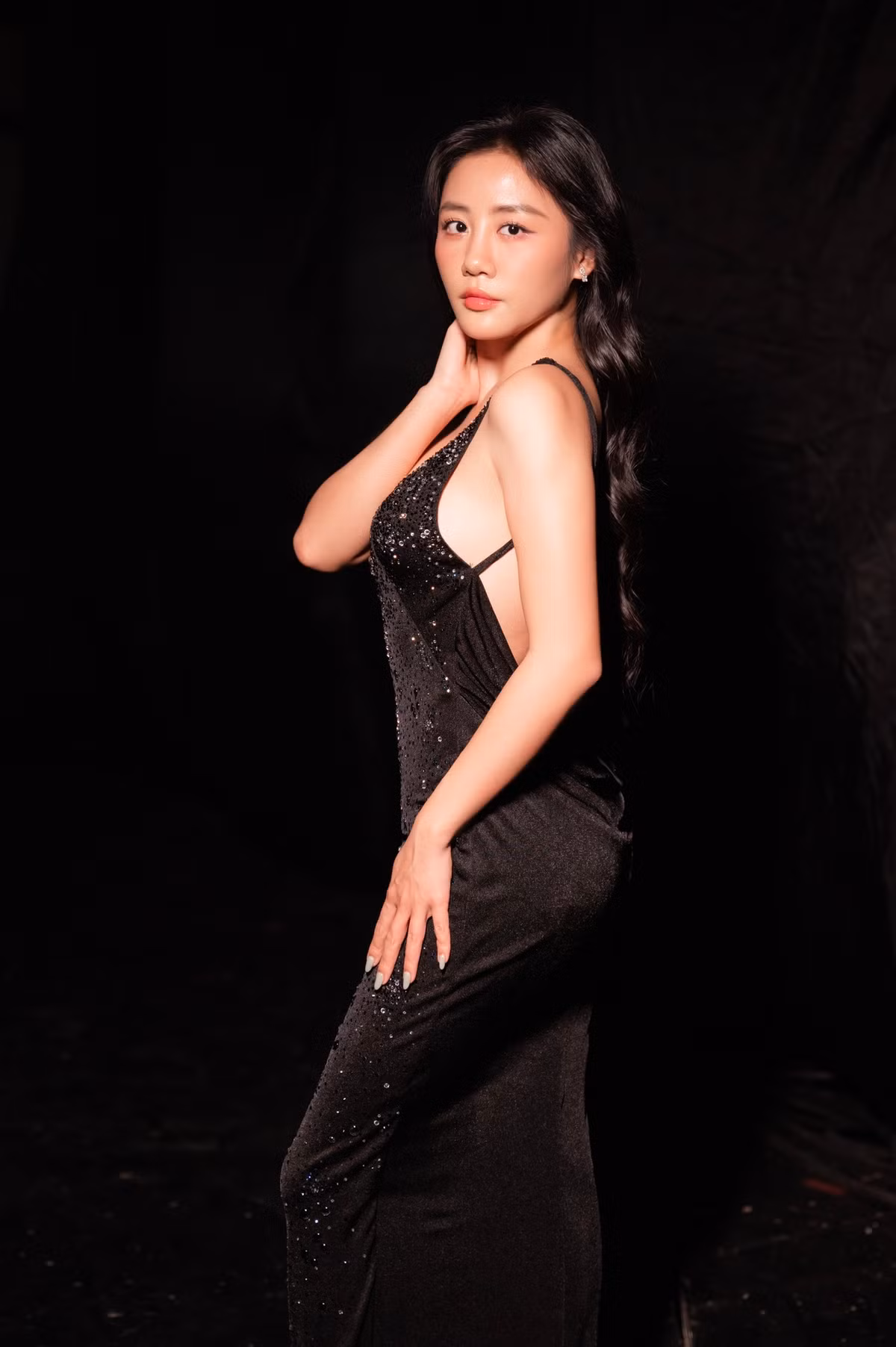 Những năm đầu bước vào showbiz Việt, Văn Mai Hương có vẻ ngoài mũm mĩm, gương mặt bầu bĩnh, đáng yêu. Tuy nhiên, vài năm trở lại đây, cô ngày càng thon gọn, gợi cảm.