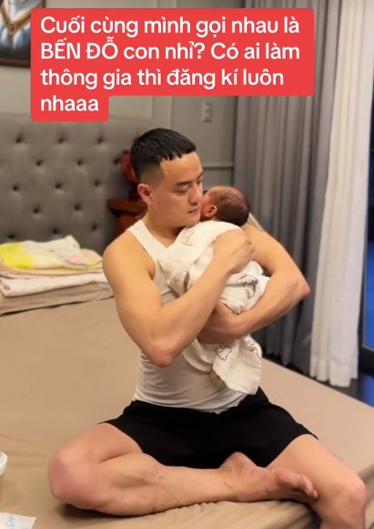 Cao Thái Sơn còn học cách vỗ lưng ợ hơi cho con sau bú.