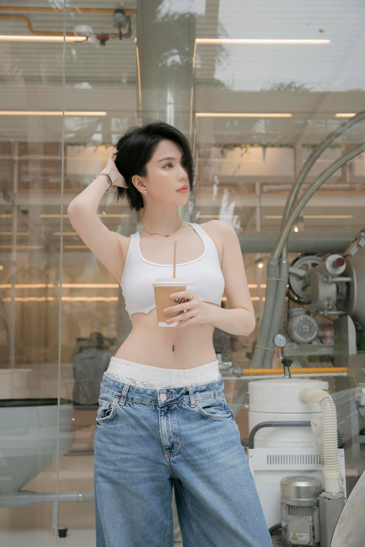 Một số người bày tỏ sự thích thú và cho rằng cô nàng vẫn đẹp và quyến rũ như ngày nào. Ảnh: FB Trần Thị Ngọc Trinh