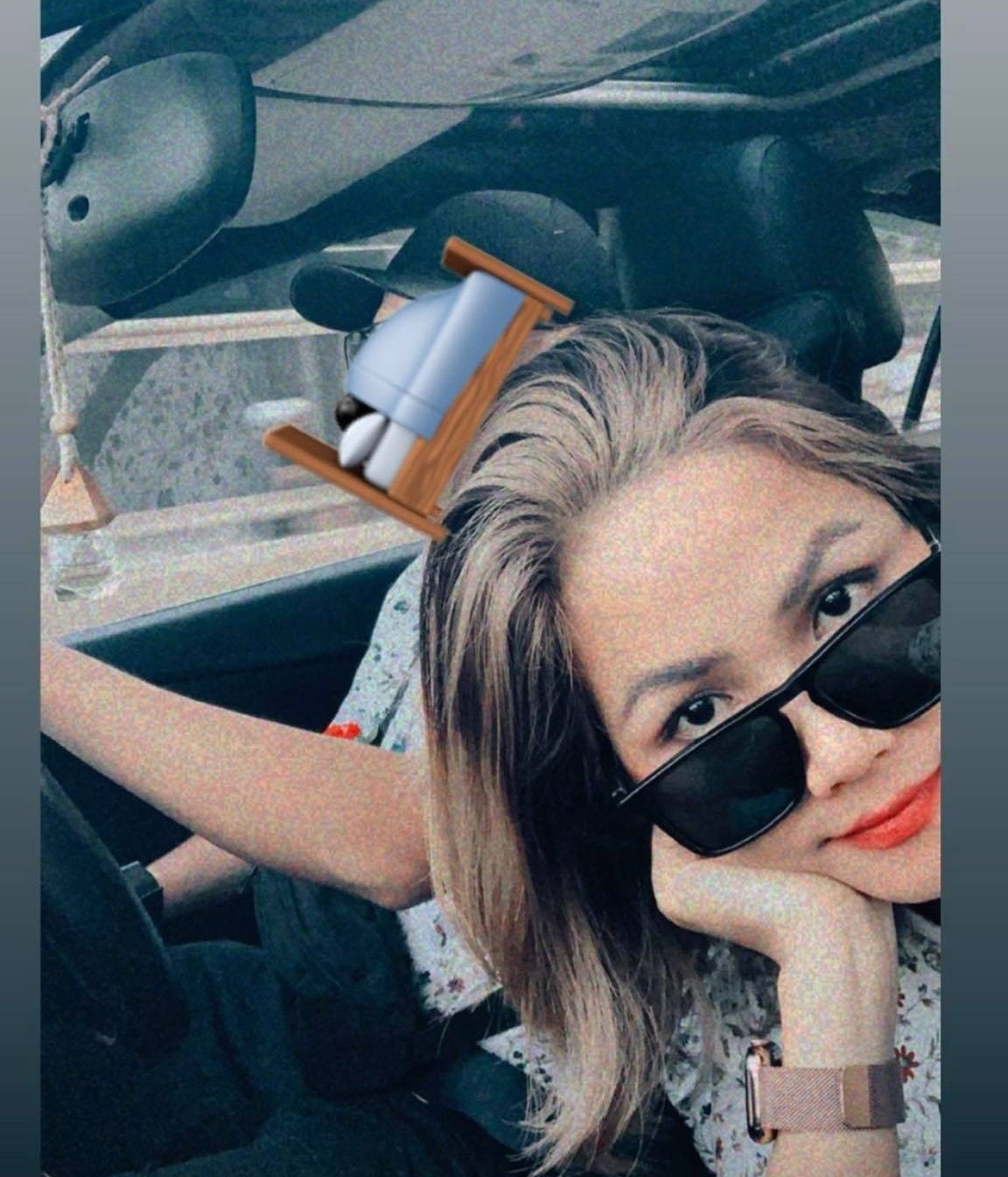 Đáng chú ý, Tuấn Khôi còn được cho là để lộ chuyện kết hôn của cặp đôi đang tới gần. Nguyên do vì lời hứa hẹn sẽ gắn bó bên cô trong thời gian tới: "Và anh hứa sẽ luôn đồng hành cùng em trên mọi hành trình" .