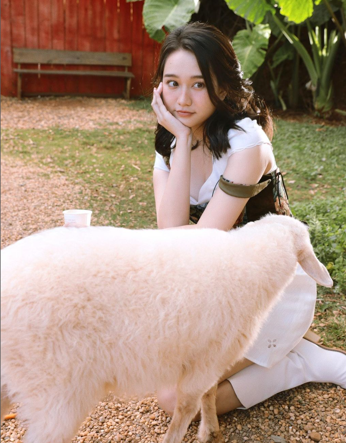 Trúc Anh của hiện tại không theo chuẩn mình hạc xương mai. Cô tự tin hơn trong việc diện trang phục khoe hình thể tràn đầy sức sống.