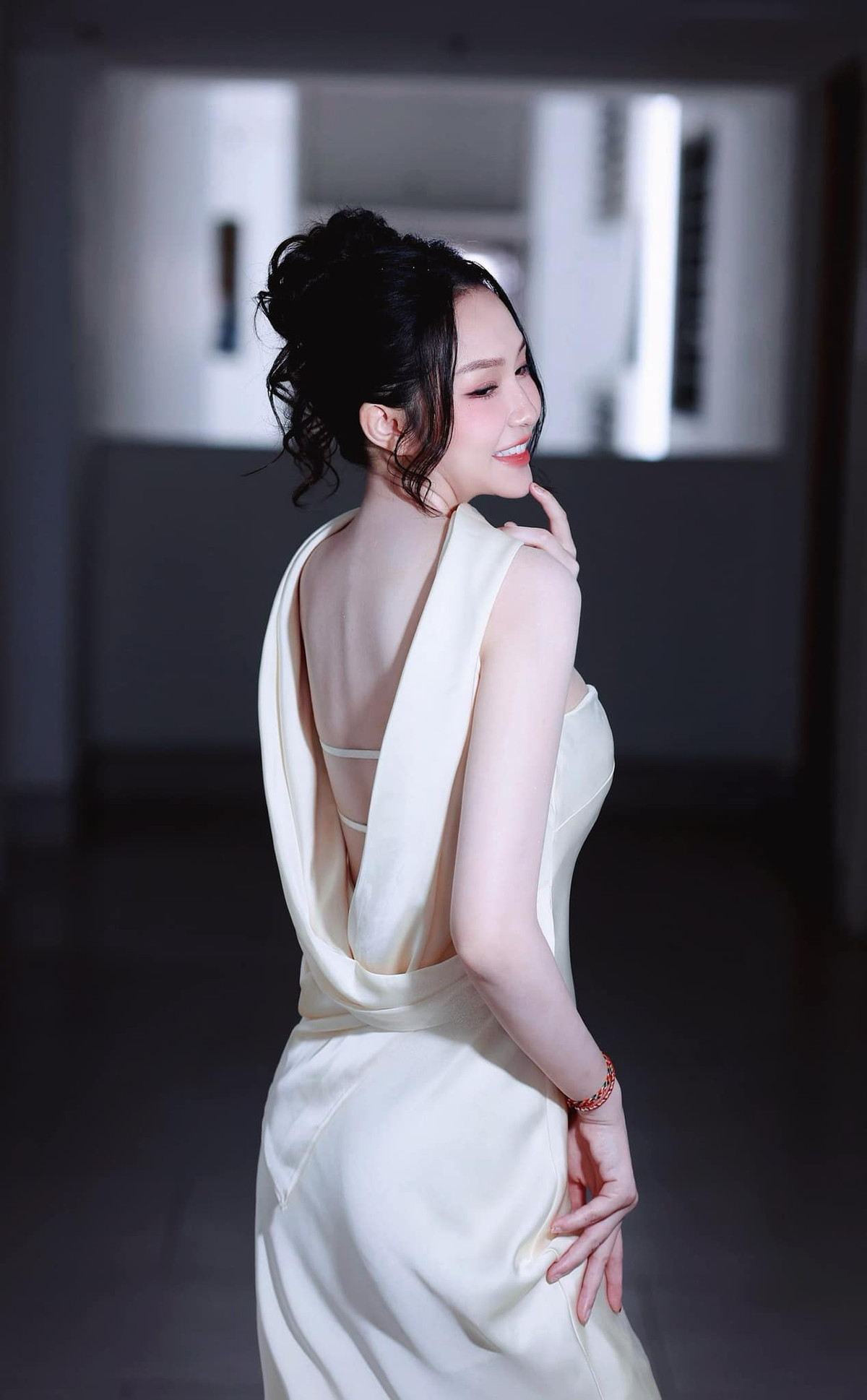 Tuấn Hưng từng chia sẻ, anh tự hào vì có vợ vừa xinh lại giỏi. Ảnh: FB Trần Thu Hương