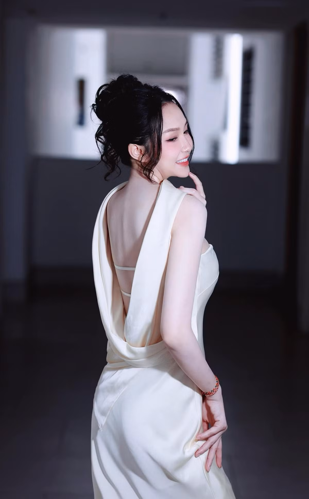 Tuấn Hưng từng chia sẻ, anh tự hào vì có vợ vừa xinh lại giỏi. Ảnh: FB Trần Thu Hương