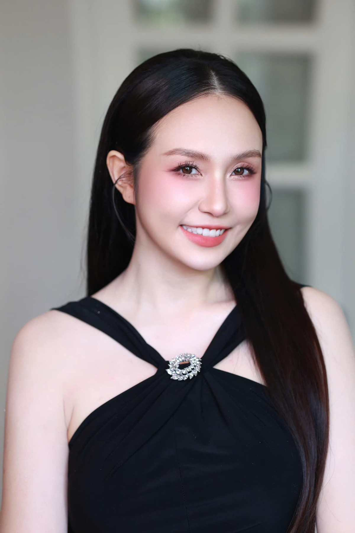 Sau khi kết hôn với ca sĩ Tuấn Hưng, cô rút khỏi showbiz, tập trung kinh doanh riêng và chăm sóc chồng con. Ảnh: FB Trần Thu Hương