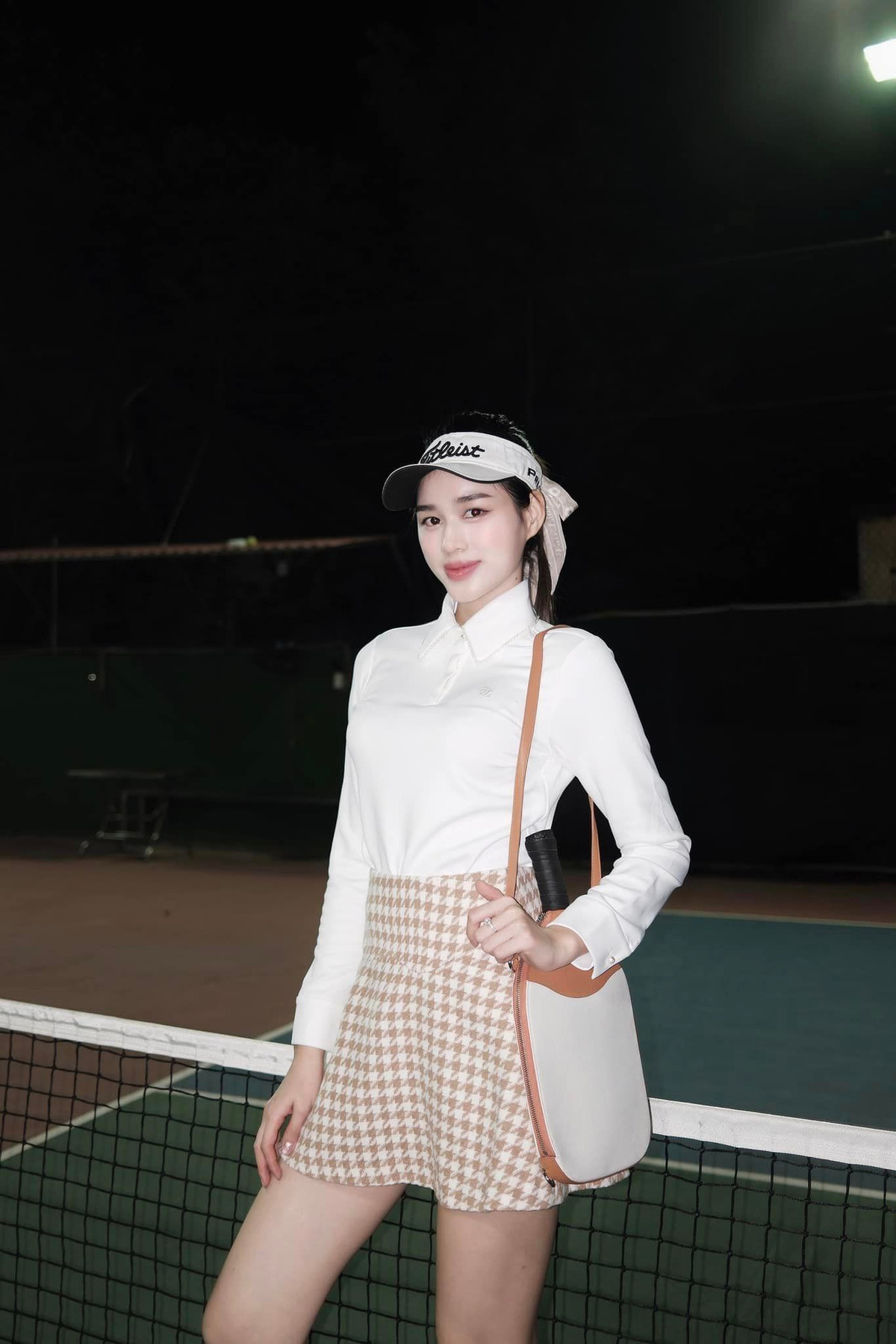 Hoa hậu Đỗ Thị Hà diện đồ sành điệu, rủ "đồng bọn" đi chơi pickleball. Ảnh: FB Đỗ Thị Hà