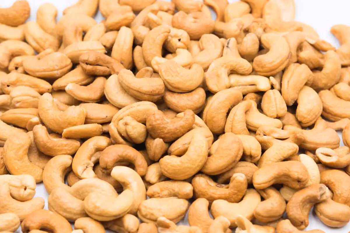 Thổ nhưỡng khí hậu và đất đai Bình Dương rất phù hợp với cây điều, nên hạt điều cũng là một loại đặc sản Bình Dương nổi tiếng.