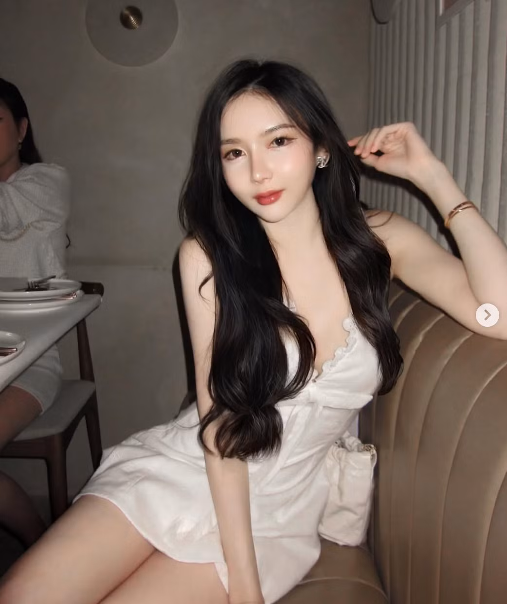 Cô nàng thường xuyên xuất hiện trên các tạp chí, tham gia các sự kiện và trở thành gương mặt đại diện cho nhiều thương hiệu.