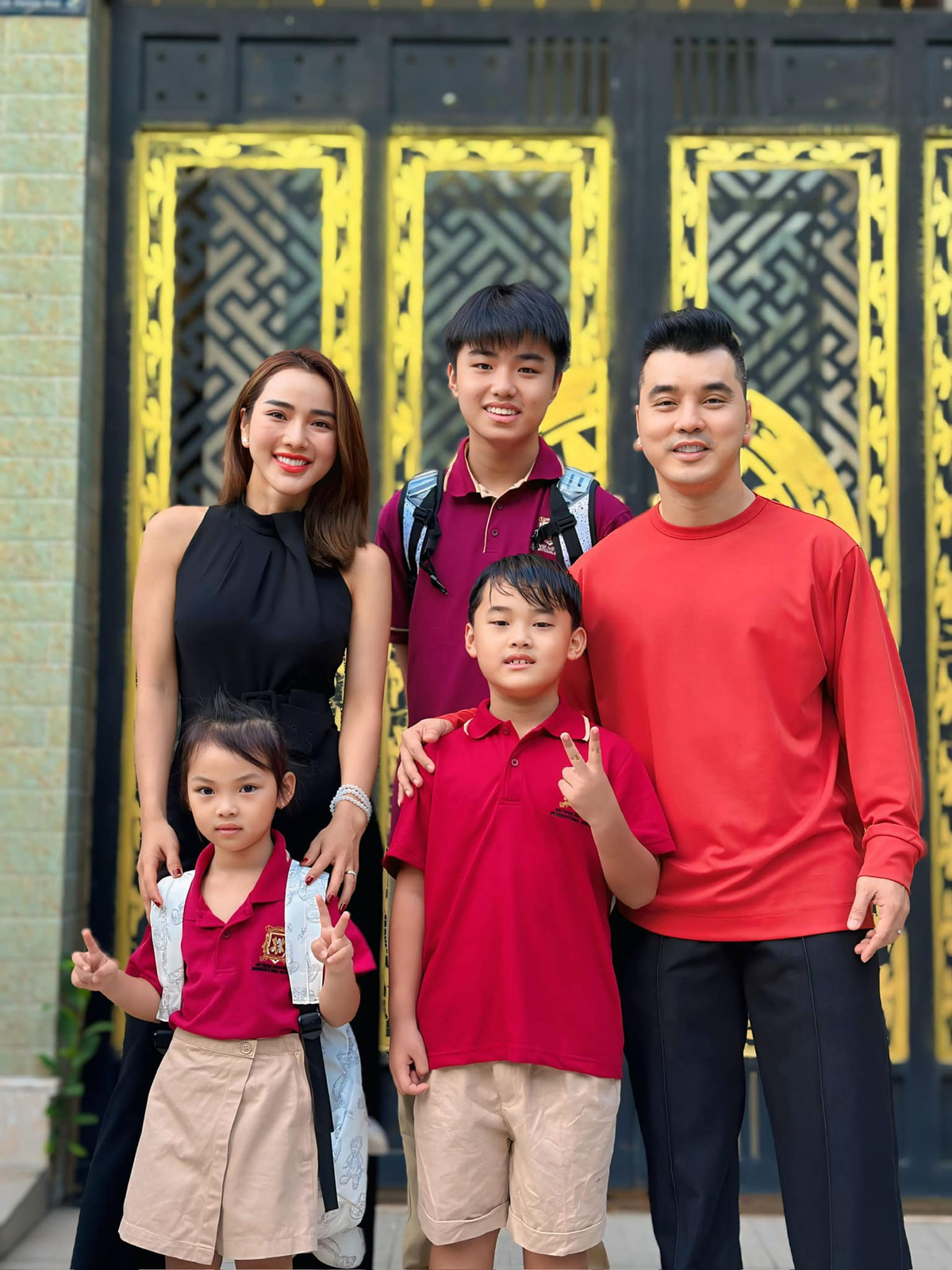 Anh thường xuyên chia sẻ những khoảnh khắc ngọt ngào bên vợ con trên mạng xã hội, khiến nhiều người ngưỡng mộ. Ảnh: FB Ưng Hoàng Phúc