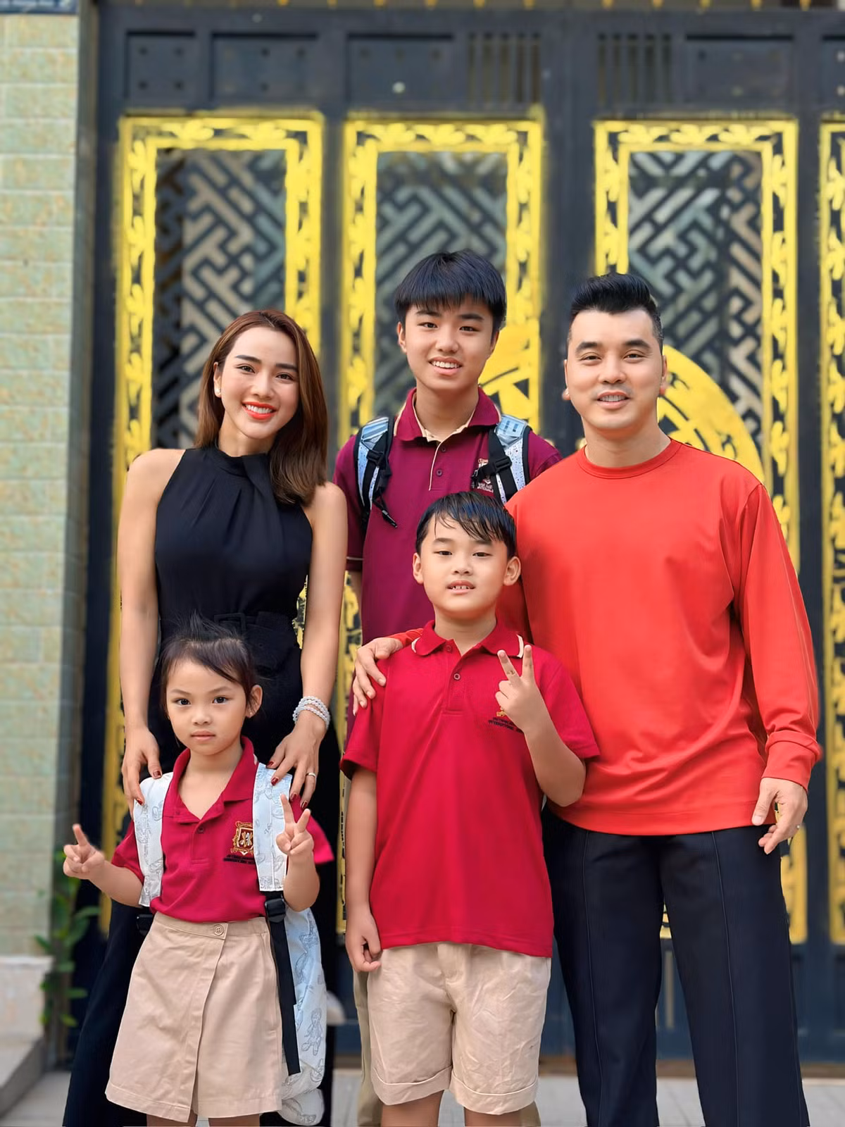 Anh thường xuyên chia sẻ những khoảnh khắc ngọt ngào bên vợ con trên mạng xã hội, khiến nhiều người ngưỡng mộ. Ảnh: FB Ưng Hoàng Phúc