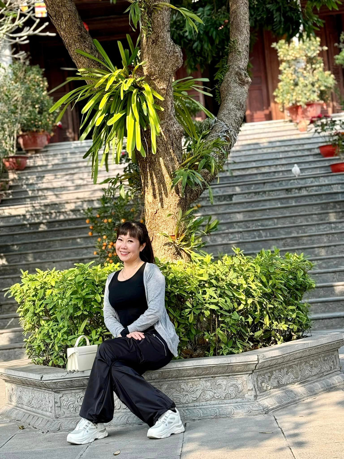 Được biết, vài năm trở lại đây, nữ nghệ sĩ hài nổi tiếng của miền Bắc vắng bóng trên truyền hình và chỉ tập trung cho sân khấu.