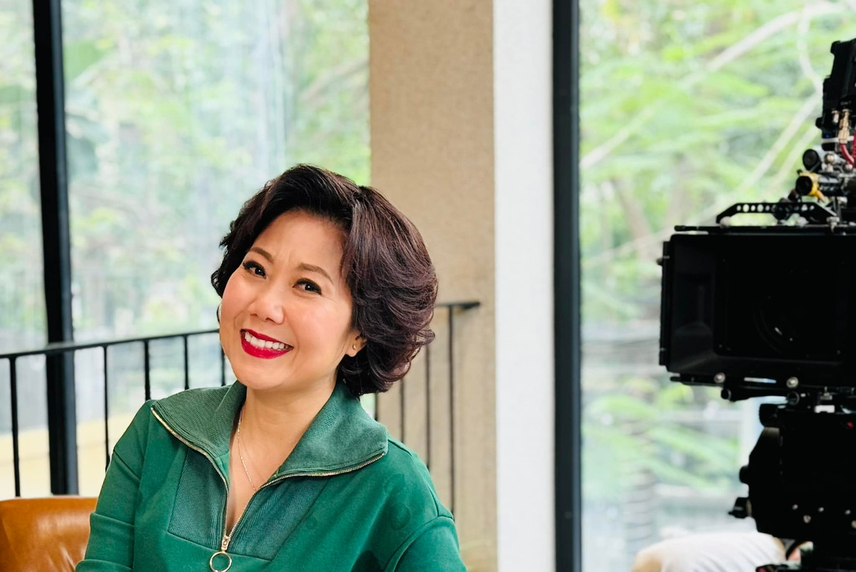 Dù vào vai với tạo hình già hơn ở ngoài đời nhưng nữ nghệ sĩ sinh năm 1970 vẫn nhận được nhiều lời khen về nhan sắc.