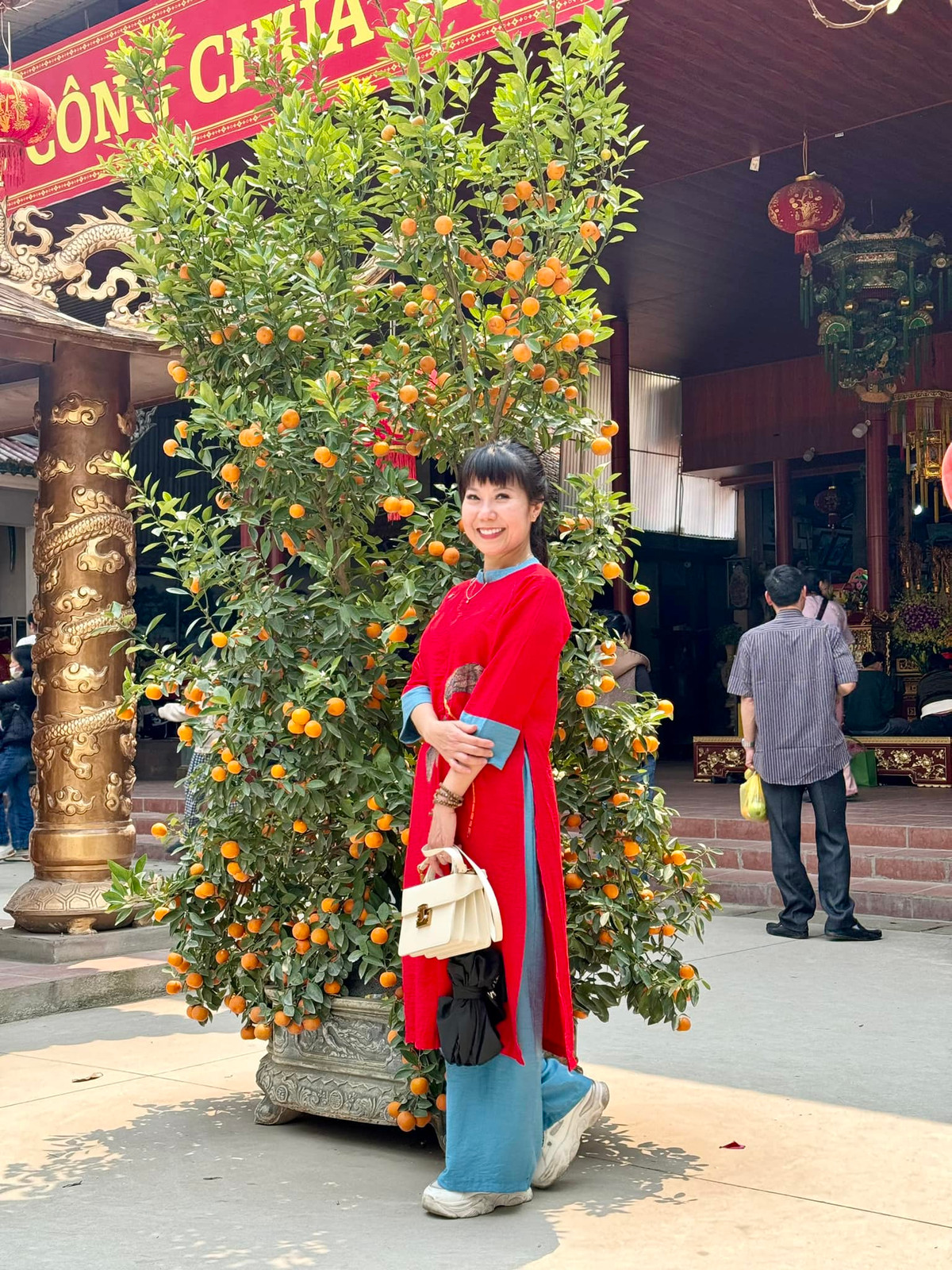 Ngoài đời, nữ nghệ sĩ thế hệ 7X cũng nhận được nhiều lời khen về nhan sắc cùng phong cách ăn mặc trẻ trung hơn tuổi.