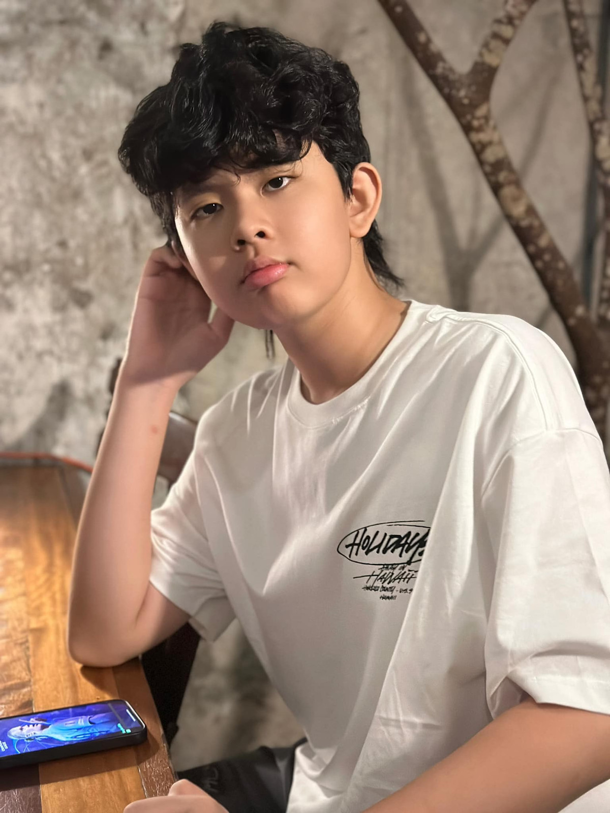 Điều khiến cậu bé trở nên đặc biệt chính là chiều cao đáng nể. Ở tuổi 12, Sushi đã sở hữu chiều cao gần 1m8, vượt xa so với bạn bè cùng trang lứa. Ảnh: FB Trương Quỳnh Anh