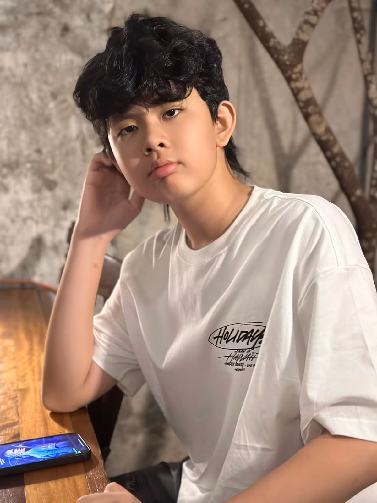 Điều khiến cậu bé trở nên đặc biệt chính là chiều cao đáng nể. Ở tuổi 12, Sushi đã sở hữu chiều cao gần 1m8, vượt xa so với bạn bè cùng trang lứa. Ảnh: FB Trương Quỳnh Anh