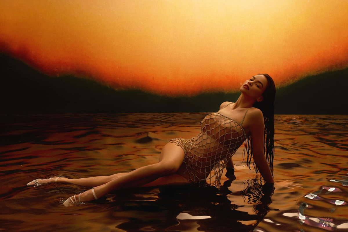 Các tư thế tạo dáng của cô cũng được đánh giá cao về sự sáng tạo và độc đáo. Ảnh: FB Ho Ngoc Ha