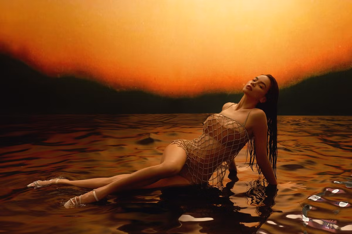 Các tư thế tạo dáng của cô cũng được đánh giá cao về sự sáng tạo và độc đáo. Ảnh: FB Ho Ngoc Ha