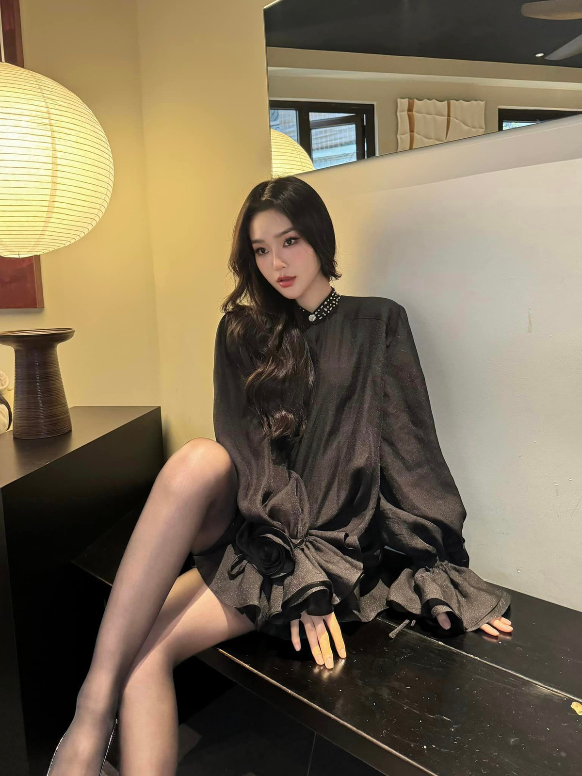 Khác với nhân vật Đông trong phim "Những nẻo đường gần xa", Cù Thị Trà ở ngoài đời hướng đến là hình ảnh trưởng thành, quyến rũ.