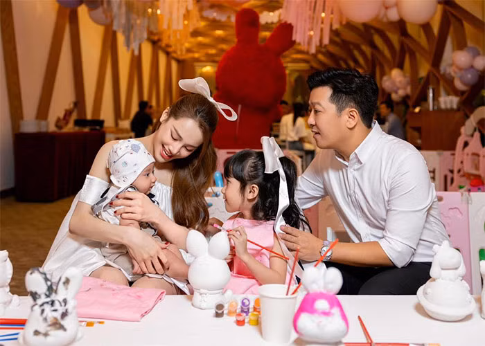 Nữ diễn viên 33 tuổi, sinh con trai sau khi con gái đầu lòng được ba tuổi. (Ảnh: FB Nabi Nhã Phương)