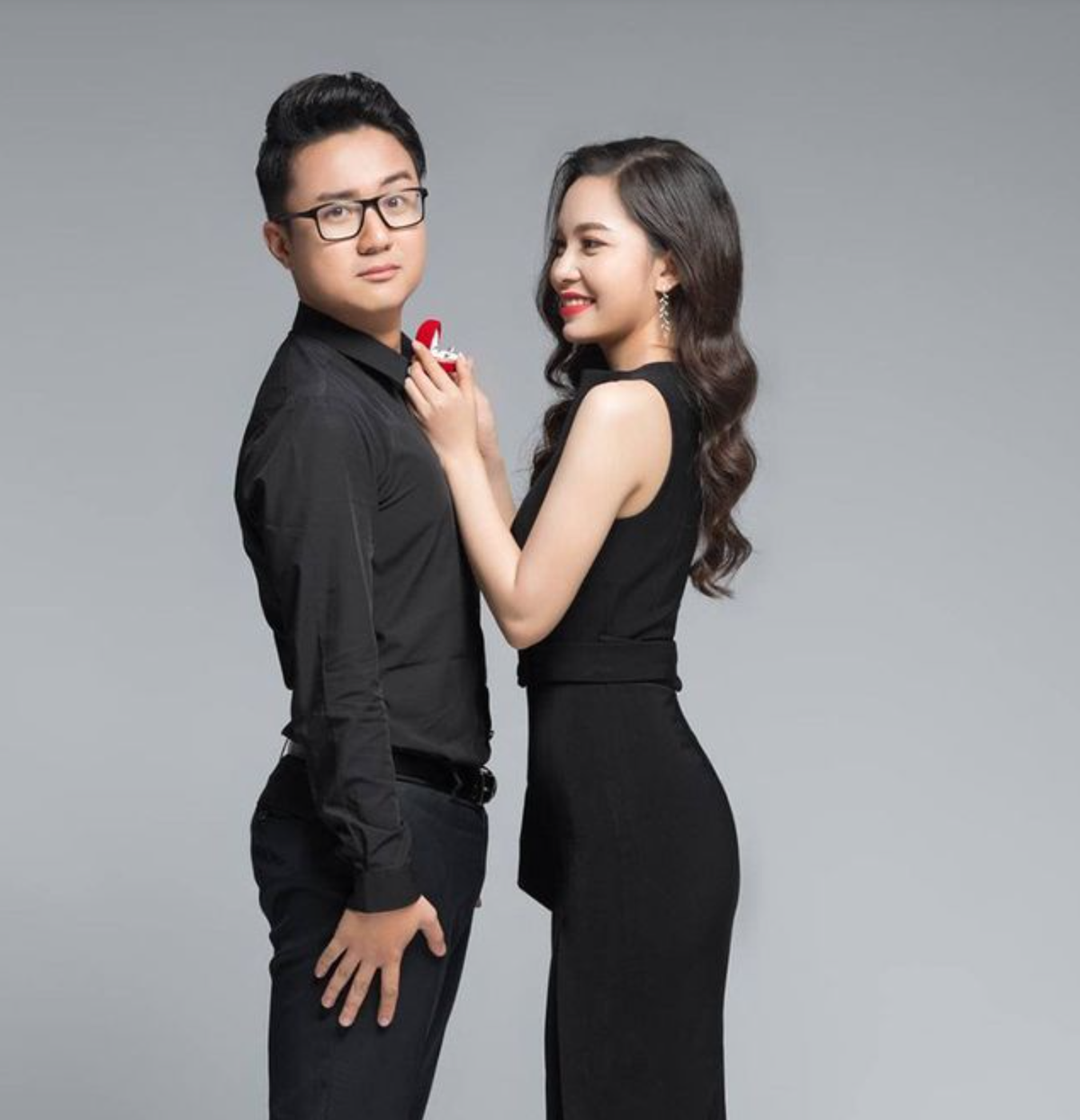 Sơn Lâm lần đầu gặp vợ trong một sự kiện mà mình làm MC, còn cô làm bên truyền thông. Ngay từ ánh nhìn đầu tiên anh đã bị ấn tượng bởi sự duyên dáng của Lan Hương. Ảnh: FBNV