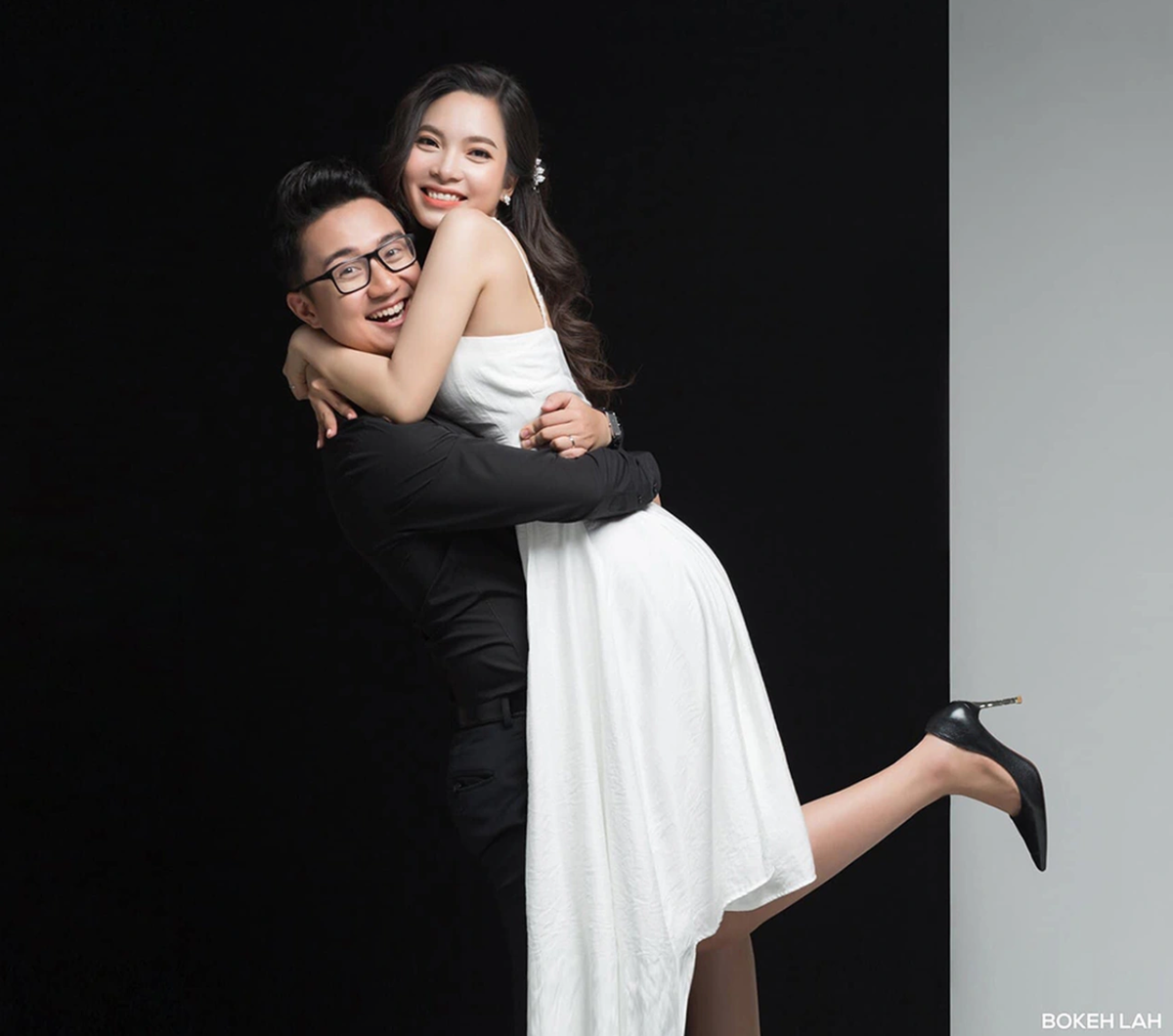 Sau khi kết hôn anh thường đăng tải những khoảnh khắc ngọt ngào bên cạnh bà xã của mình. Ảnh: FBNV