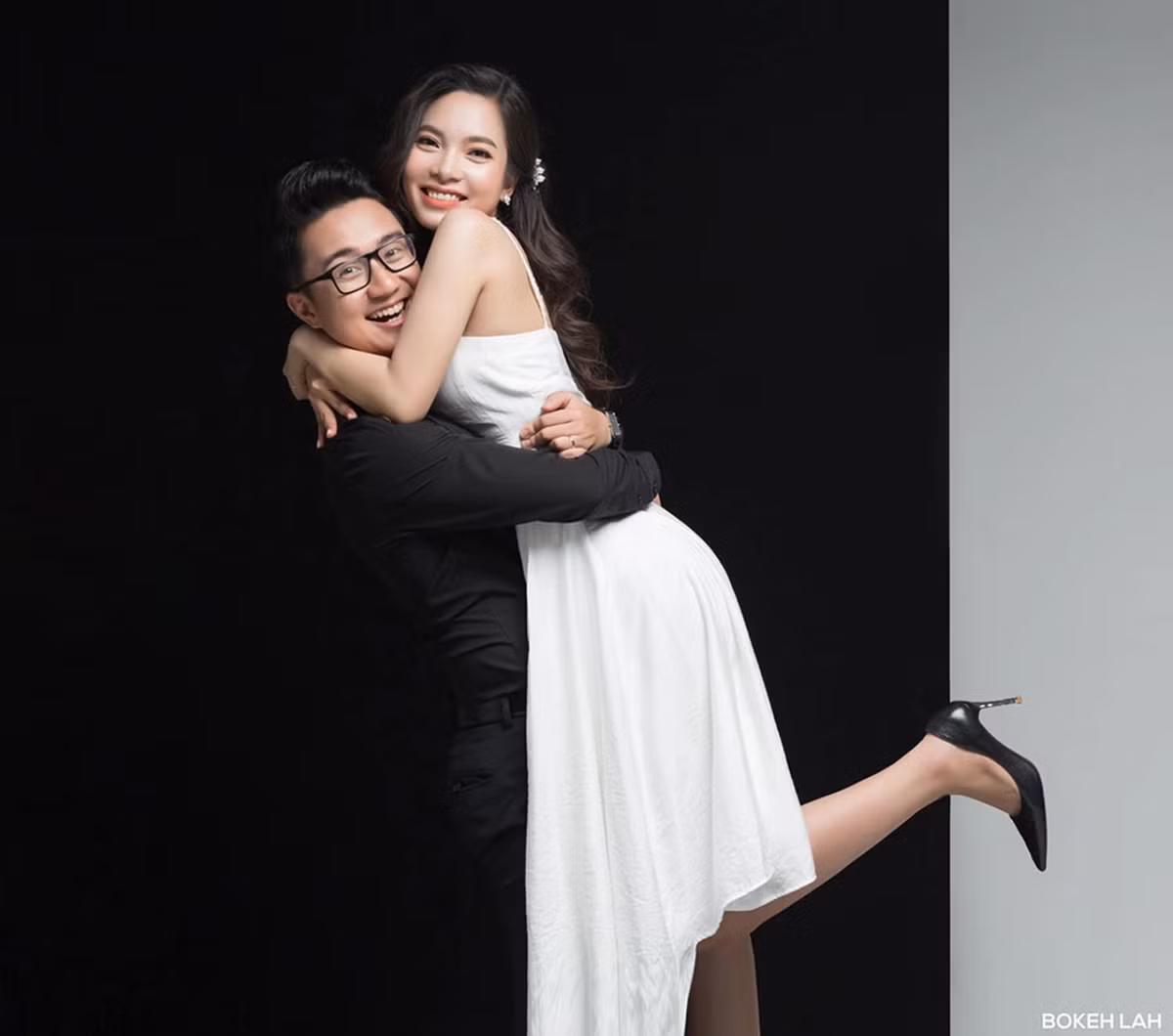 Sau khi kết hôn anh thường đăng tải những khoảnh khắc ngọt ngào bên cạnh bà xã của mình. Ảnh: FBNV