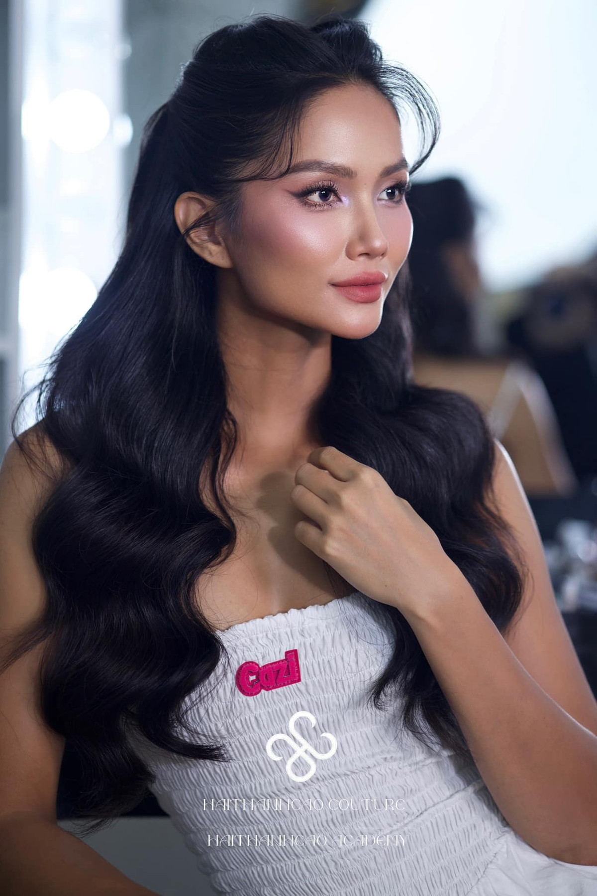 Tông make-up mới của Hoa hậu H'Hen Niê. Ảnh: FB H'Hen Niê