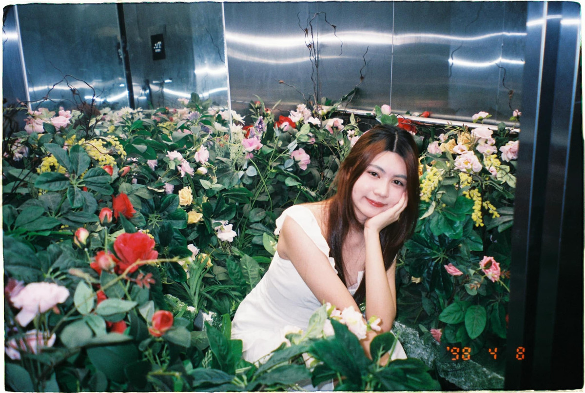 Cô con gái thứ 2 của Quyền Linh có tên thân mật là Hạt Dẻ. Mai Thảo Ngọc năm nay 15 tuổi, xinh không kém chị gái.