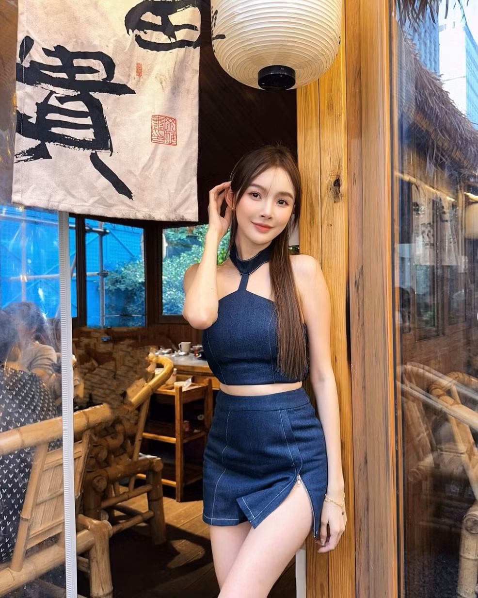 Sau khi trở thành mẹ, vẻ đẹp của Diệc Phi dường như càng mặn mà, thu hút hơn, khiến nhiều người không khỏi trầm trồ.