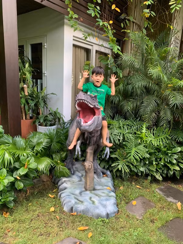 Trước khi công khai con trai, Đàm Vĩnh Hưng nổi tiếng là một trong những đại gia của Vbiz. Anh sở hữu khối tài sản được cho là lên tới hàng nghìn tỷ đồng nhờ hoạt động ca hát lẫn kinh doanh.