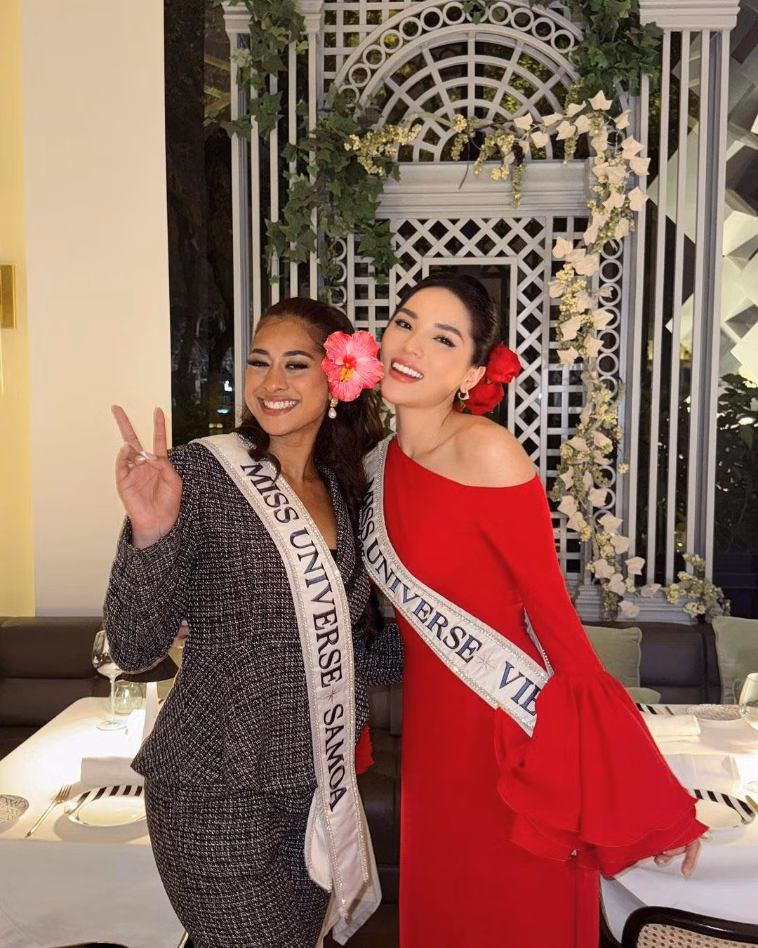 Kỳ Duyên khéo léo chọn phiên bản cách tân, phần vai lệch một bên tạo sự hiện đại, tươi mới. Ảnh: FB Hoa hậu Nguyễn Cao Kỳ Duyên