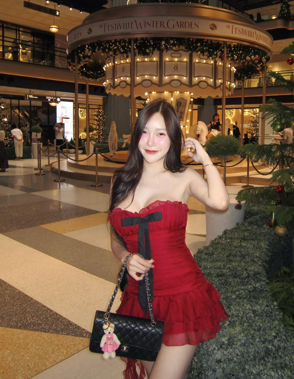 Natpaphat Ounboontan có thể xem là một trong những hot girl không "dao kéo" nhận được nhiều thiện cảm ở Thái Lan.