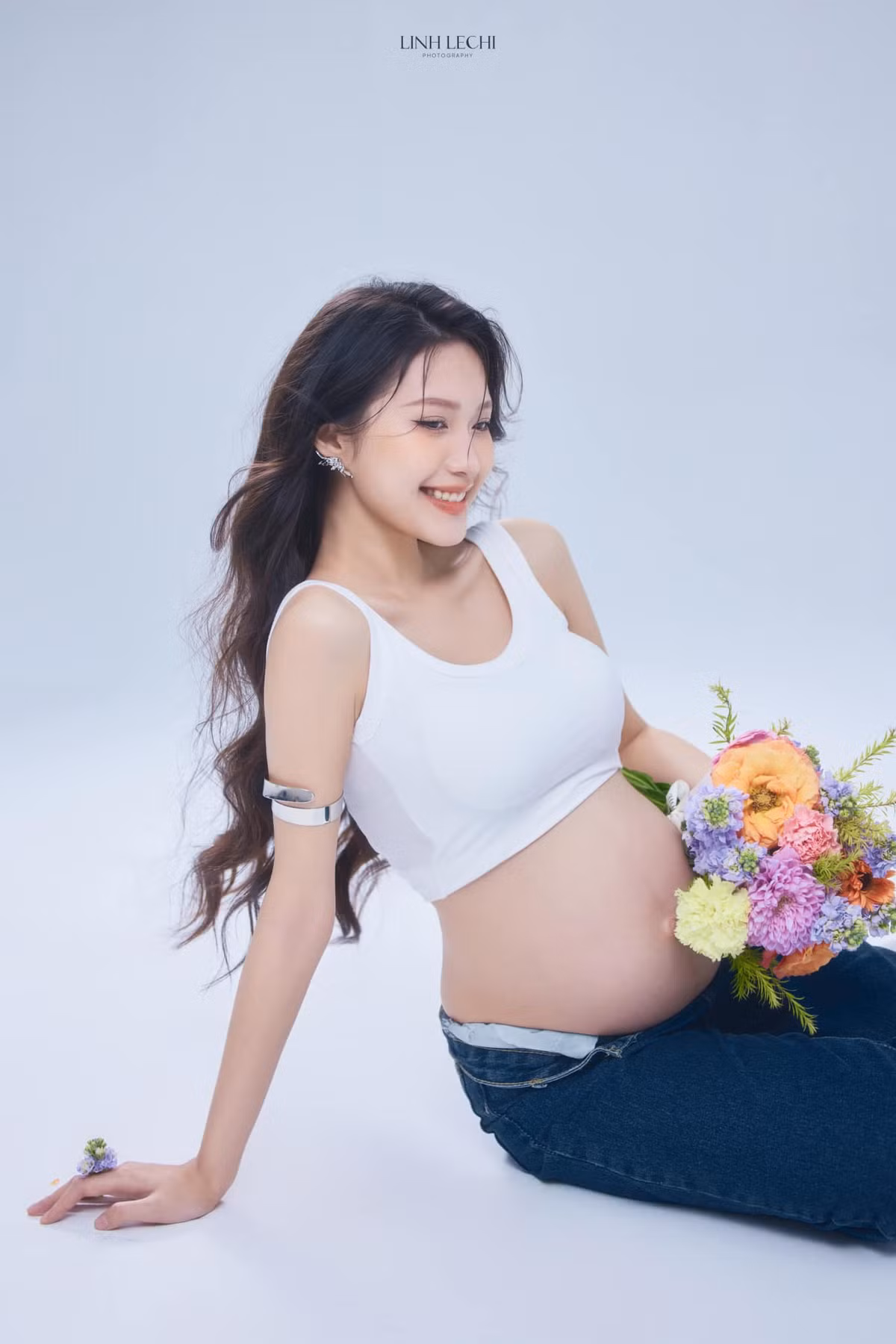 Nhiều người bình luận rằng Doãn Hải My ngày càng xinh đẹp và mặn mà hơn khi mang thai con đầu lòng.