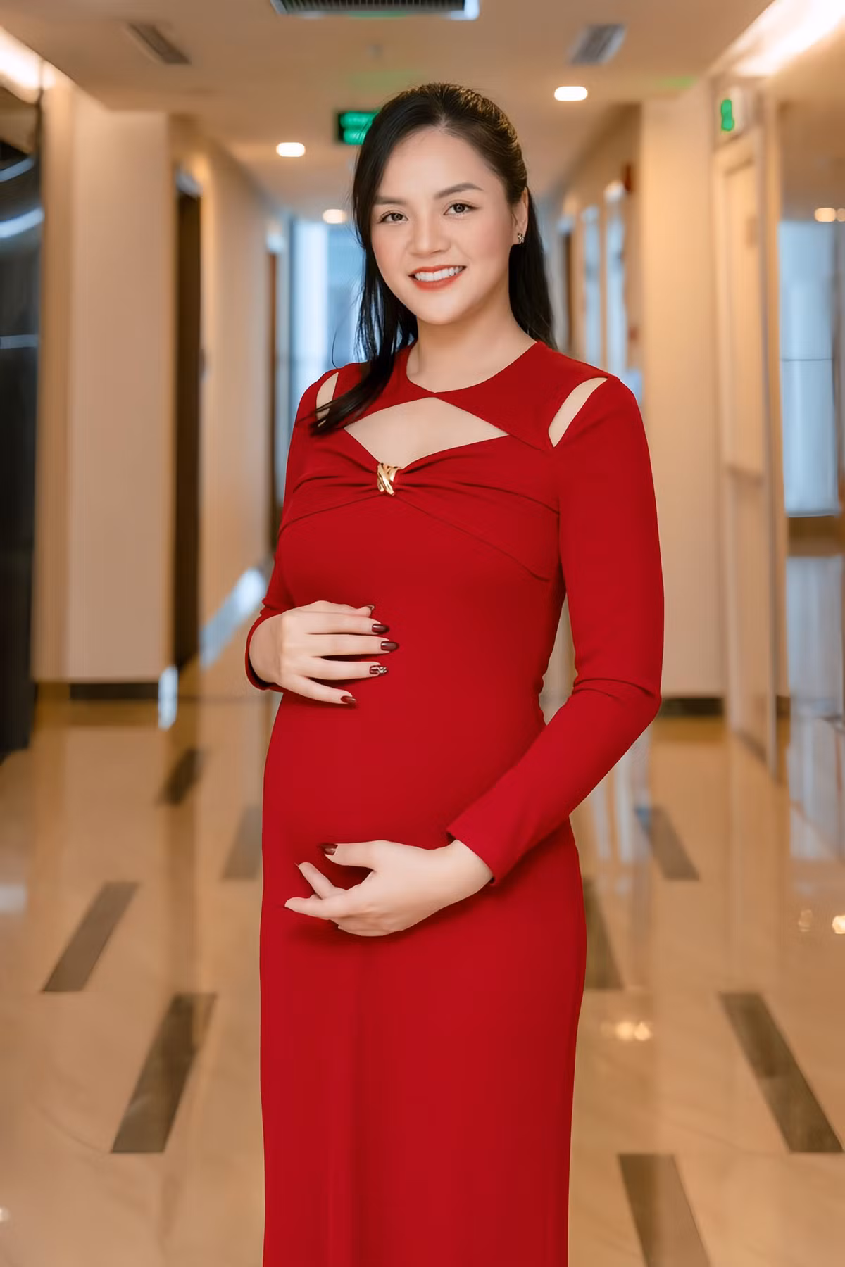 Nữ diễn viên Thu Quỳnh nhận được sự quan tâm của fans hâm mộ khi mang thai lần thứ 2. Được biết lần này cô mang thai bé gái.