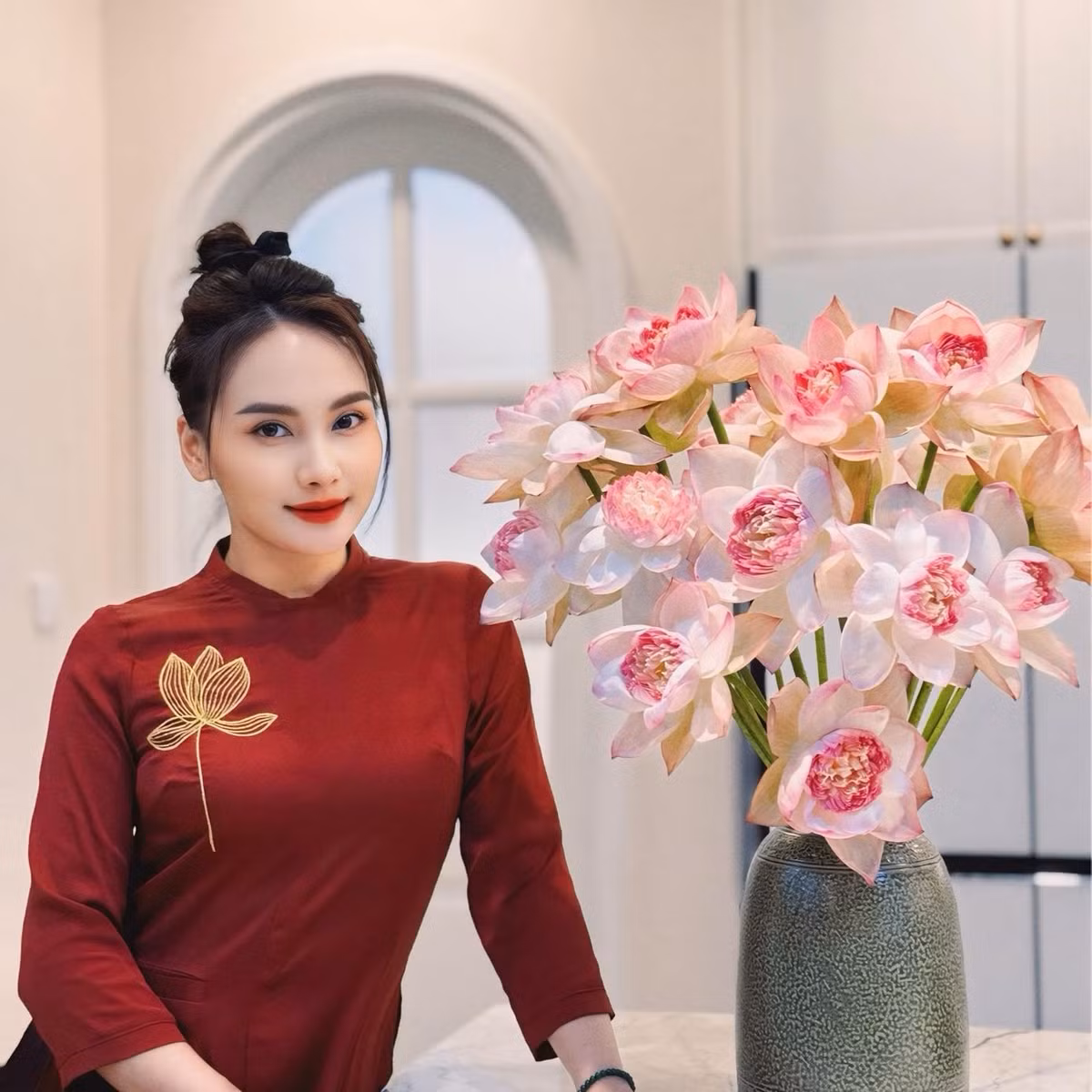 Nhờ sở hữu nhan sắc trẻ trung cùng phong cách thời trang thanh lịch, Bảo Thanh luôn thu hút sự chú ý mỗi khi xuất hiện. Ảnh: FB Bảo Thanh