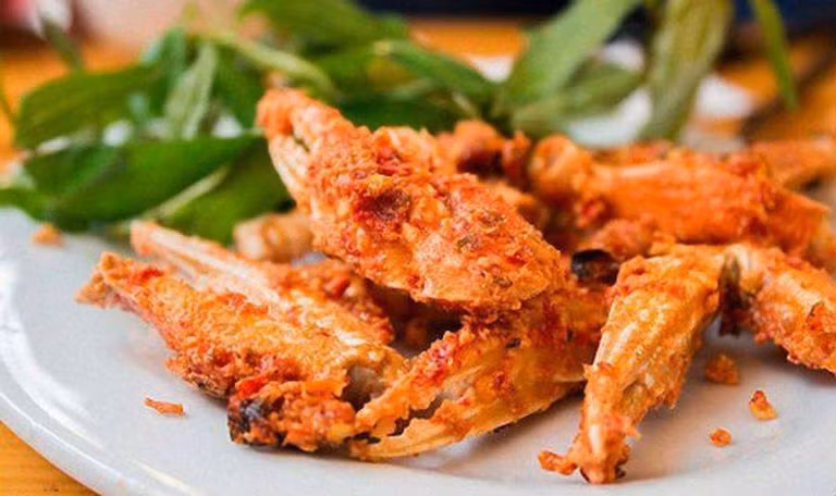 Nhâm nhi món ghẹ sốt bơ tỏi ngon khó cưỡng trong đêm giao thừa. Ảnh minh họa