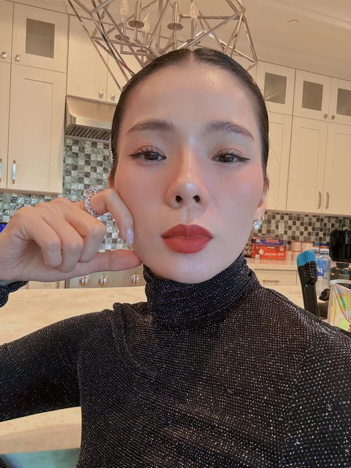 Lệ Quyên vẫn giữ được mức cân 47 kg và gương mặt góc cạnh nhờ tuân thủ ăn uống, tập luyện khoa học. Ảnh: FB Lệ Quyên