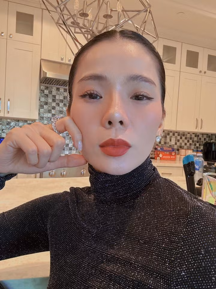 Lệ Quyên vẫn giữ được mức cân 47 kg và gương mặt góc cạnh nhờ tuân thủ ăn uống, tập luyện khoa học. Ảnh: FB Lệ Quyên