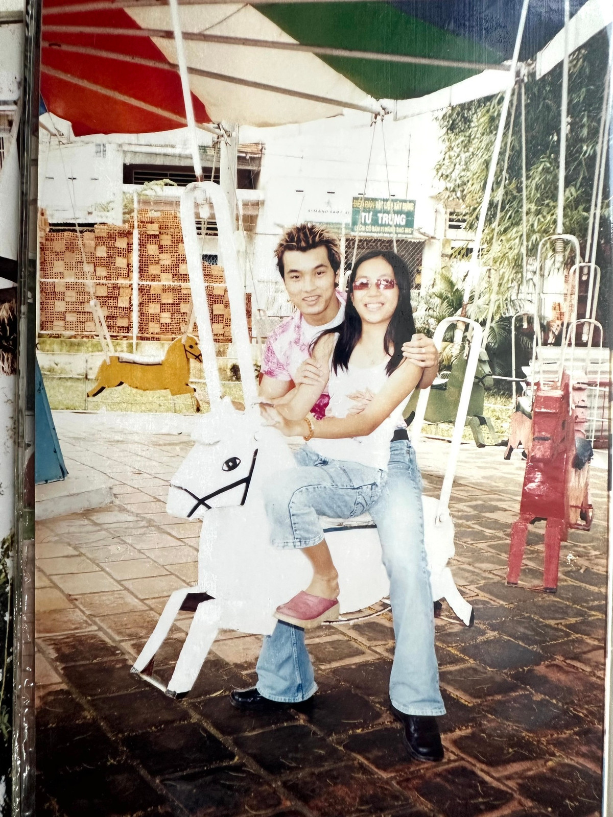 Ca sĩ Ưng Hoàng Phúc chia sẻ loạt ảnh ngày xưa: "Nay vợ dọn nhà vô tình lục được mớ hình cũ". Ảnh: FB Ưng Hoàng Phúc