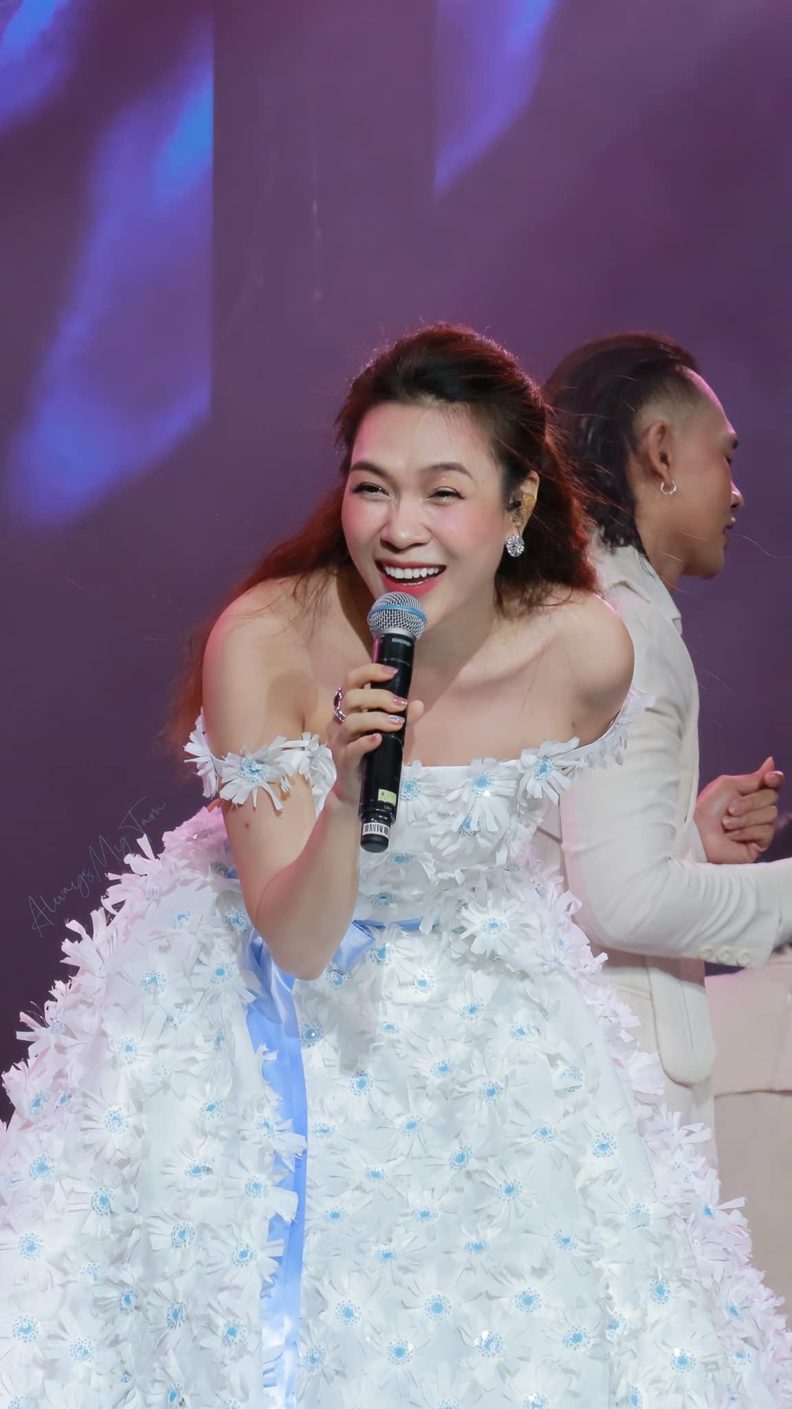 Ca sĩ Mỹ Tâm chia sẻ hình ảnh vui vẻ của bản thân ngày đầu tuần. Ảnh: FB My Tam