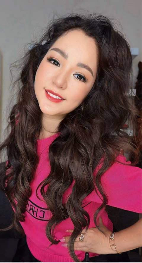 "5 ngày trước là ngày sanh thần của em! Càng lớn càng sợ thêm tuổi mới… giờ muốn lùi tuổi lại thôi hà", tâm tư của Thúy Nga sau sinh nhật. Ảnh: FB Trần Thuý Nga