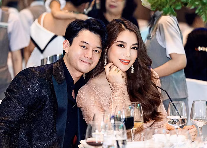 Từ ngày hẹn hò với diễn viên Anh Dũng, Trương Ngọc Ánh được khen là ngày càng trẻ ra.