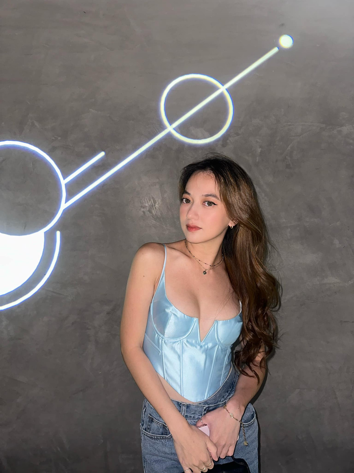 Thỉnh thoảng cô vẫn ra mắt một số sản phẩm âm nhạc như Summer Night, umakeme, Không thể hết buồn. Tuy nhiên, trong khoảng 3 năm trở lại, Xuân Nghi tập trung hoàn toàn cho công ty marketing và không tham gia hoạt động nghệ thuật. Ảnh: FB Xuân Nghi