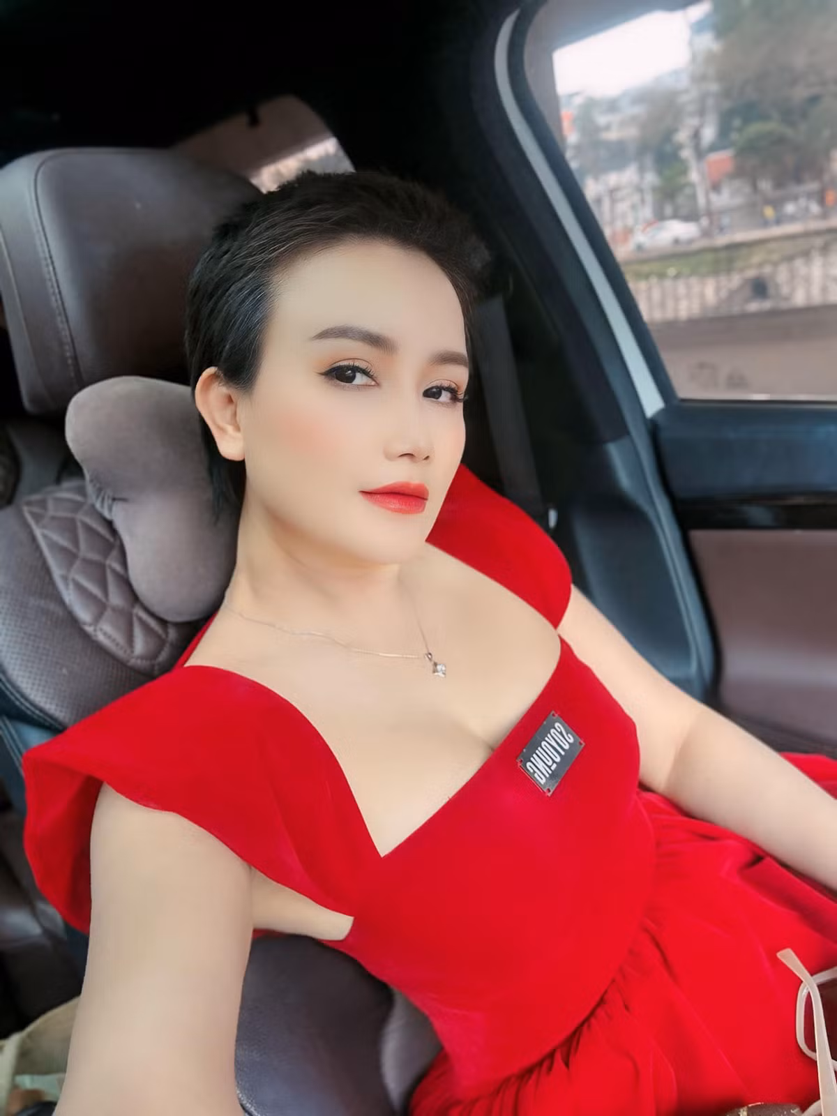 Thời điểm công khai xuống tóc, diễn viên Đào Hoàng Yến gây tranh cãi, vướng phải nhiều ý kiến trái chiều, cho rằng cô đang làm màu, đánh bóng tên tuổi. Ảnh: FBNV