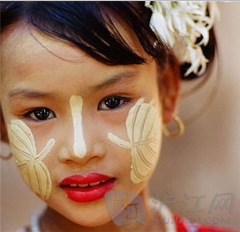 Thanaka là hình thức chăm sóc sắc đẹp phổ biến nhất ở Myanmar. Đôi khi chúng còn có công dụng trang điểm.